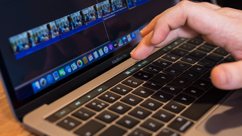 Apple MacBook Touch Bar iMovie