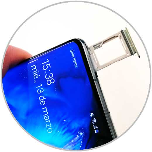 4-How-to-put-card-SIM-in-Samsung-Galaxy-S10.jpg