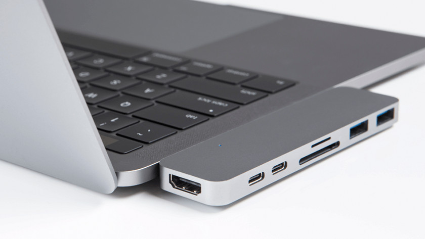 USB-C-Hub-Adapter am MacBook.
